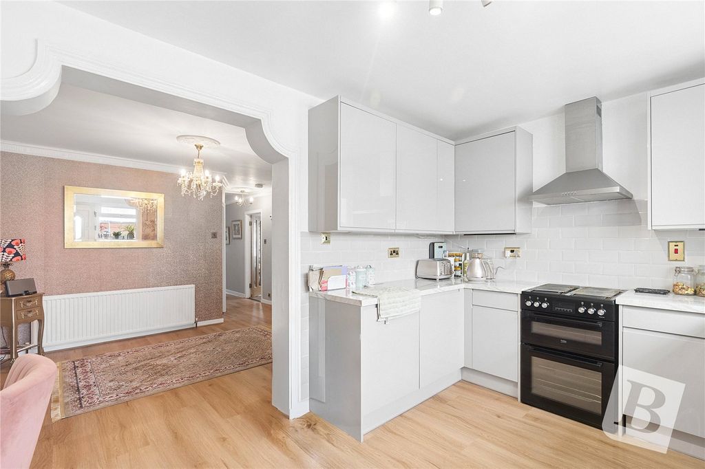 Property photo 2 of 19 Kitchen