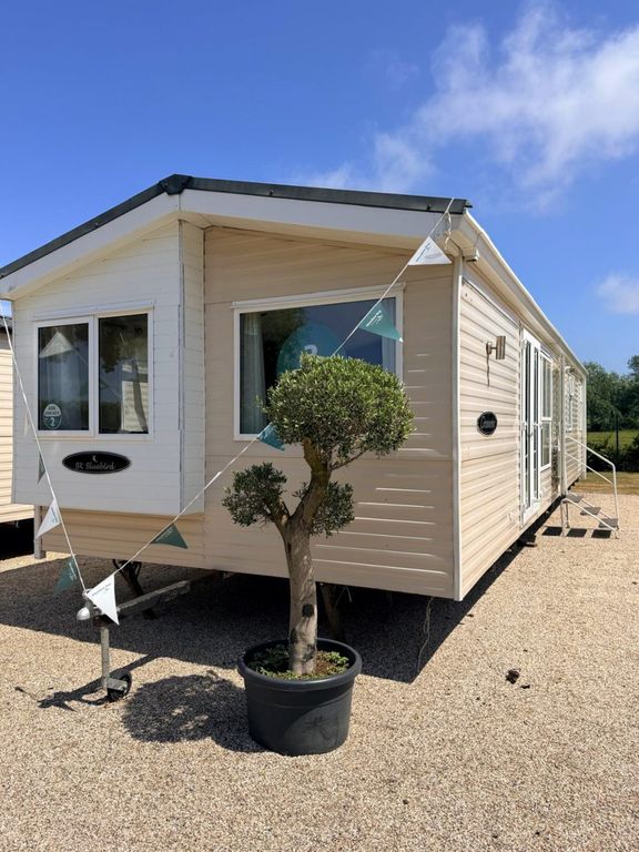 Property photo 1 of 7 2008 Bk Grosvenor 37x12 2B.Jpg