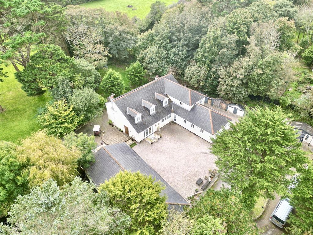 Property photo 2 of 32 House Overview