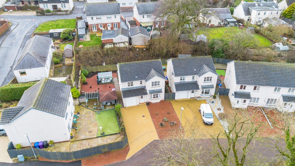 Property photo 2 of 31