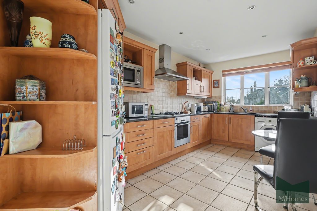 Property photo 3 of 12