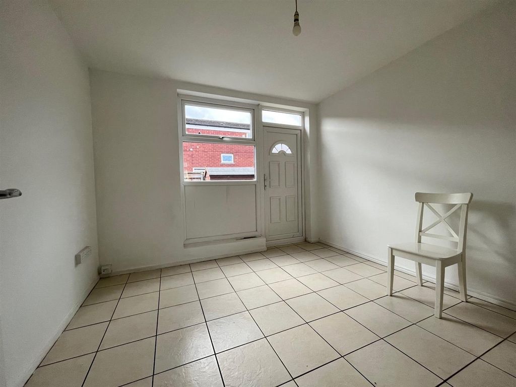 Property photo 3 of 14 Dining Room