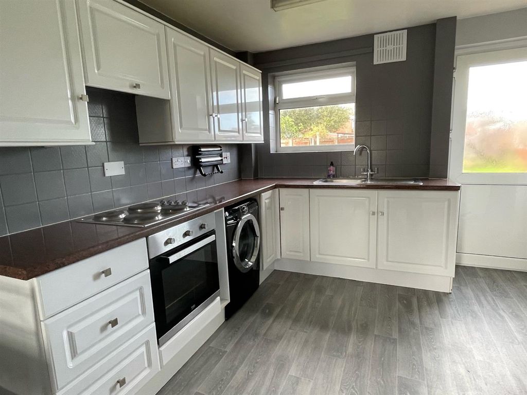 Property photo 3 of 17 Kitchen,.Jpg