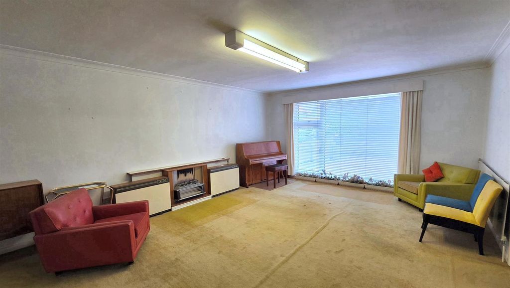 Property photo 2 of 15 Lounge