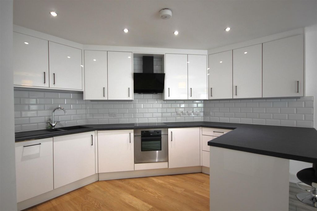 Property photo 3 of 12 Kitchen 1.Jpg