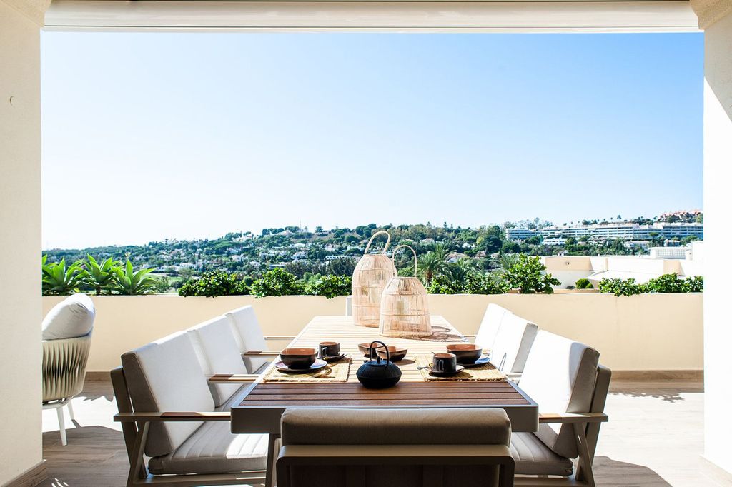 Property photo 2 of 32