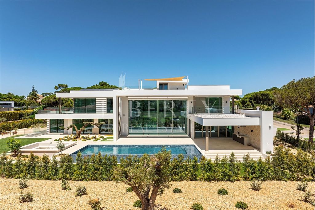 Property photo 1 of 17 Brand New Contemporary Villa On A Corner Plot For Sale In Quinta Do Lago | Algarve