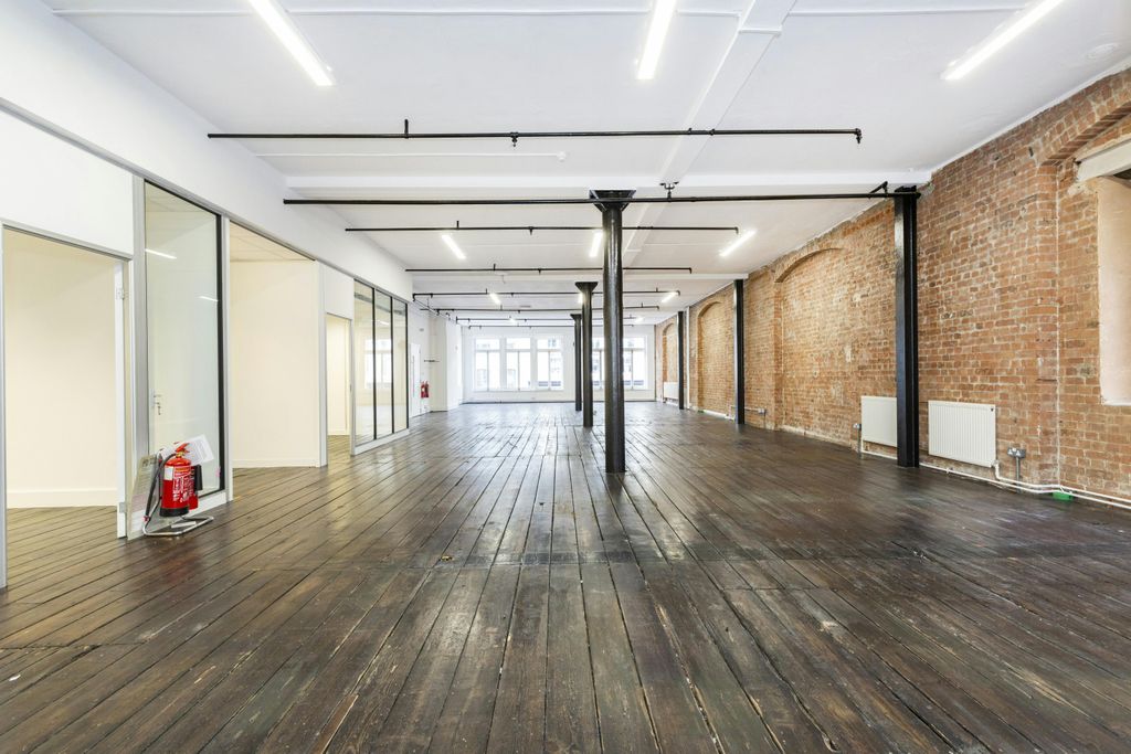 Property photo 3 of 13 148  150 Cirtain Road 04.Jpg