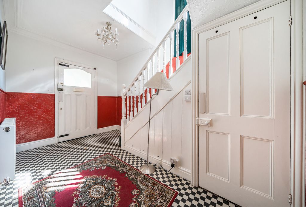 Property photo 2 of 23 1339859-13-689A2d...