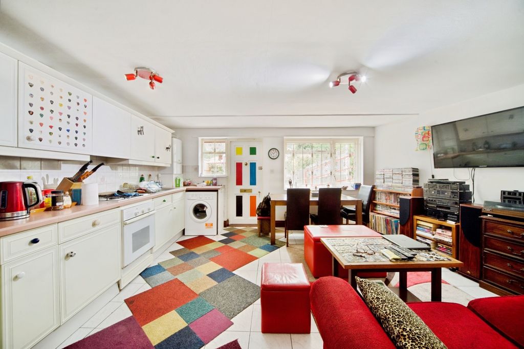 Property photo 2 of 17 Photo