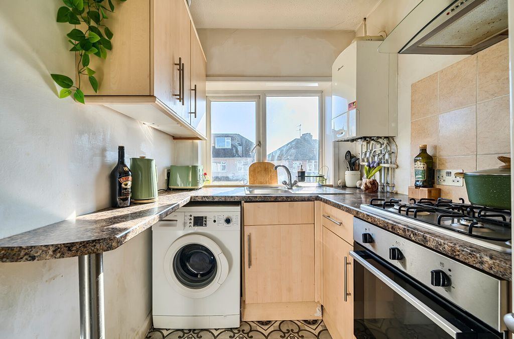 Property photo 2 of 8 1435910-14-69c502...