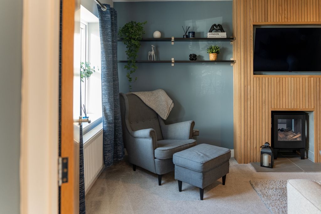 Property photo 3 of 29 Quebec Close-8