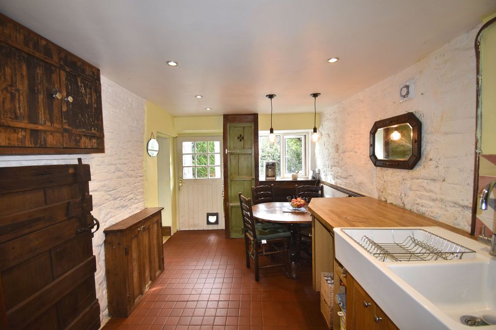 Property photo 2 of 22 Kitchen