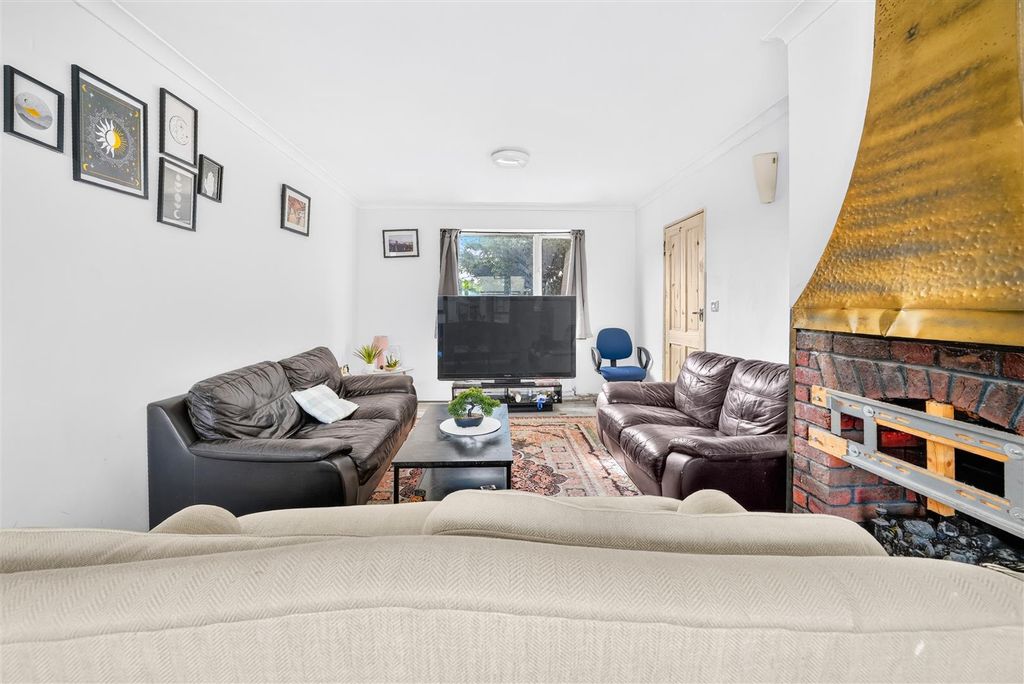 Property photo 3 of 19