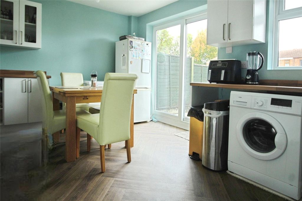 Property photo 3 of 18 Dining Area