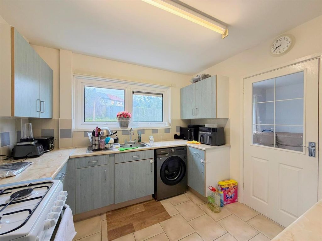 Property photo 3 of 14 Kitchen