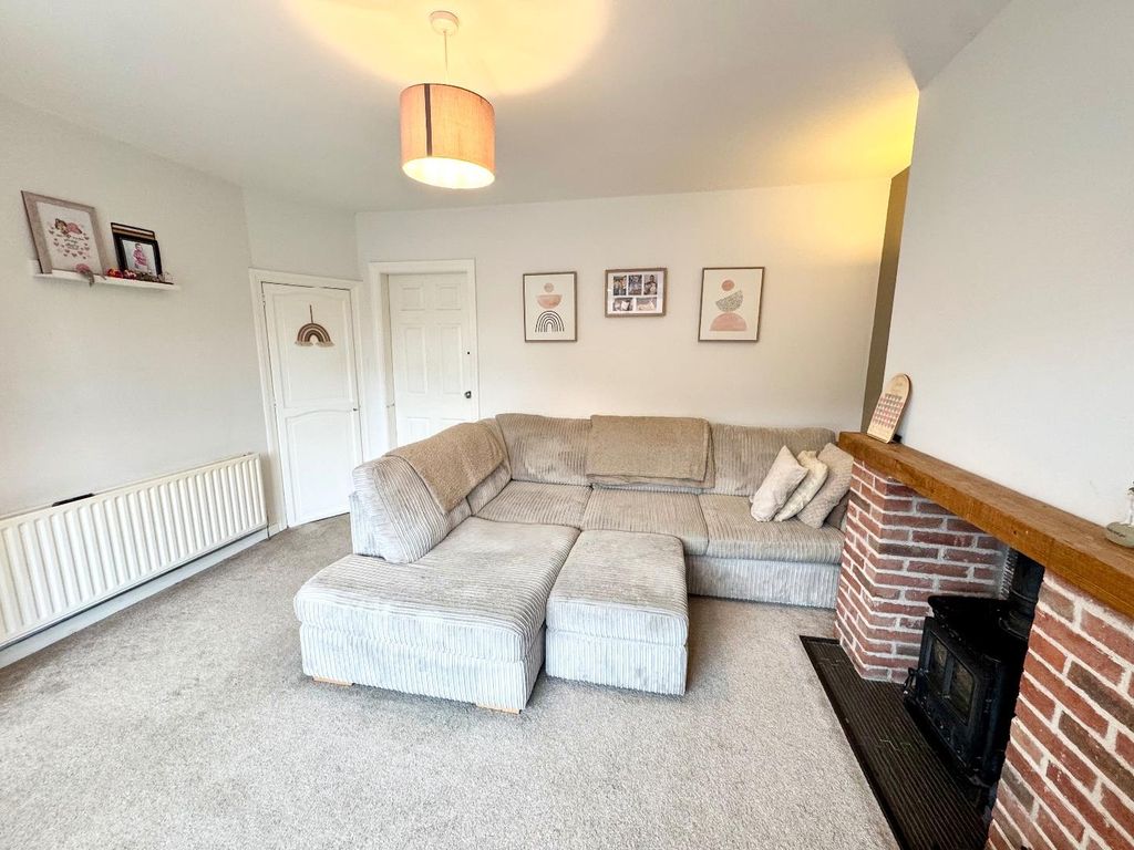 Property photo 3 of 10 Lounge