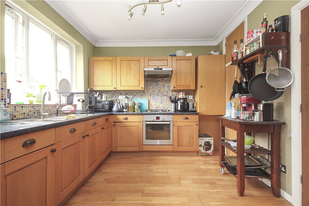 Property photo 3 of 17 Kitchen