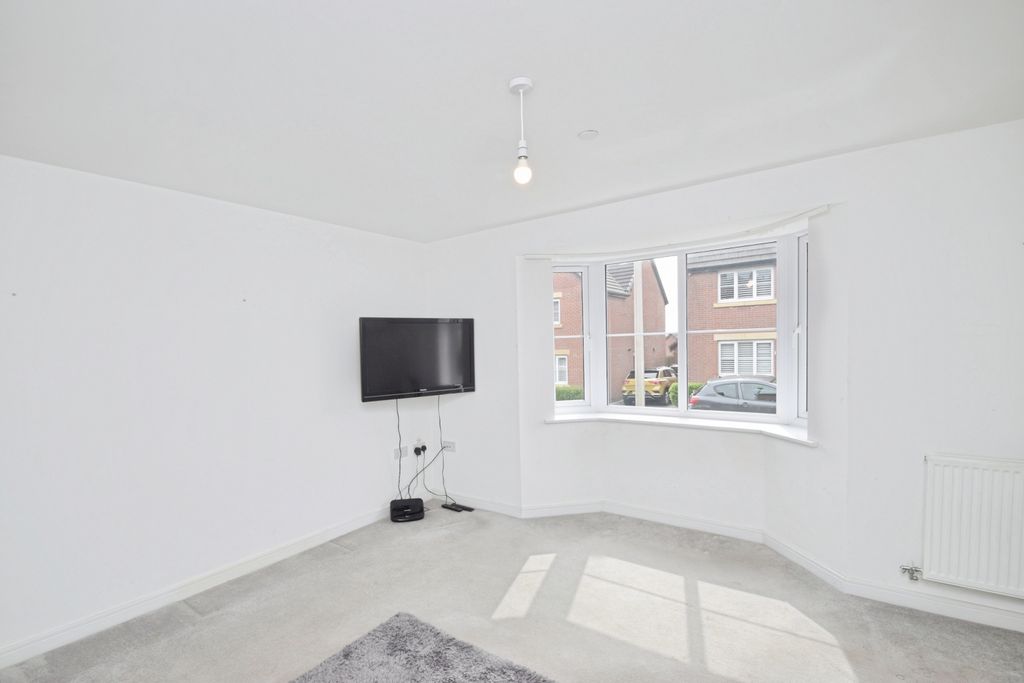 Property photo 2 of 27