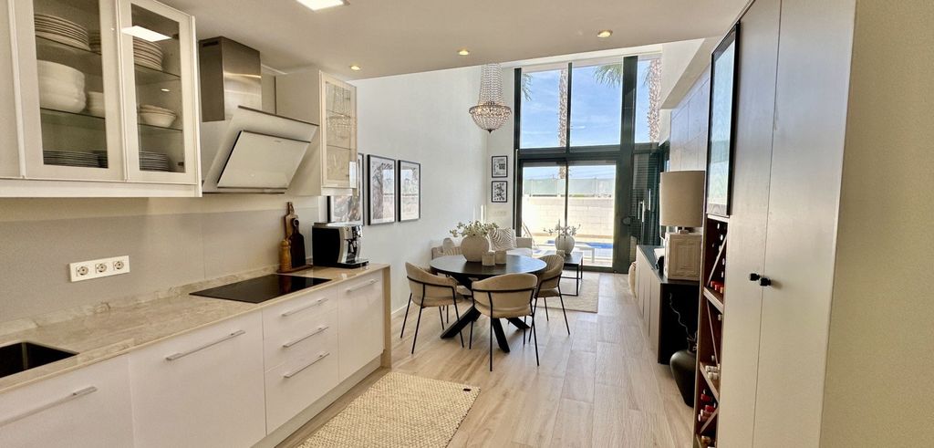 Property photo 2 of 50