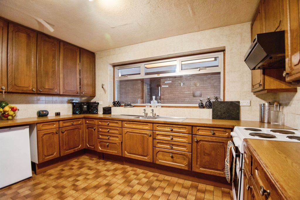 Property photo 2 of 16 Kitchen