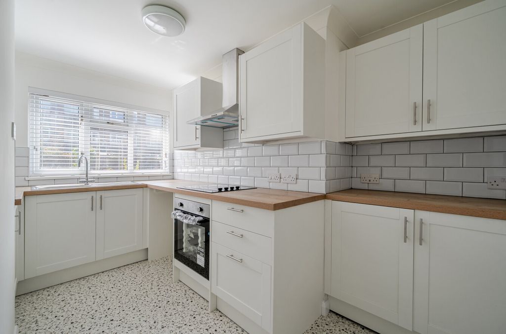 Property photo 2 of 12 1450814-15-69E8d9...