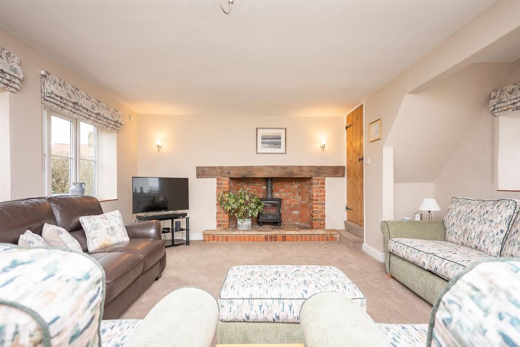 Property photo 3 of 37 10Bearsroad,Paston-28.Jpg