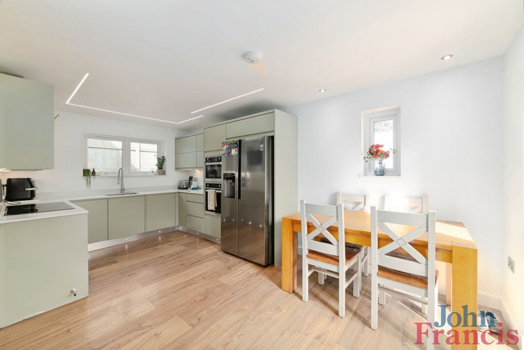 Property photo 3 of 26 Pbox-Img.Jpg