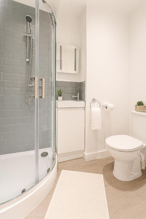 Property photo 3 of 11 Bathroom