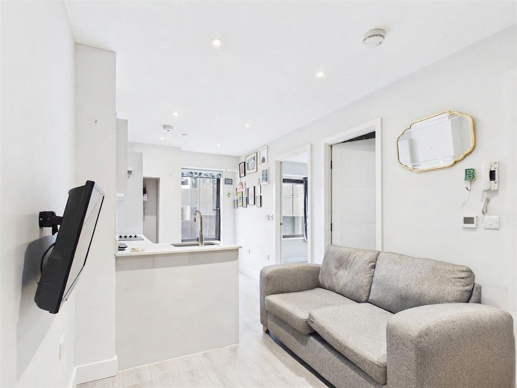Property photo 2 of 10 Cam05267G0-Pr0242-Still005-001.Jpg