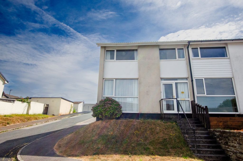 Property photo 2 of 14 33 Flamank Park