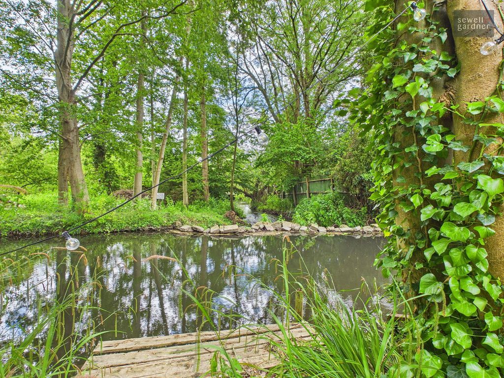 Property photo 1 of 32