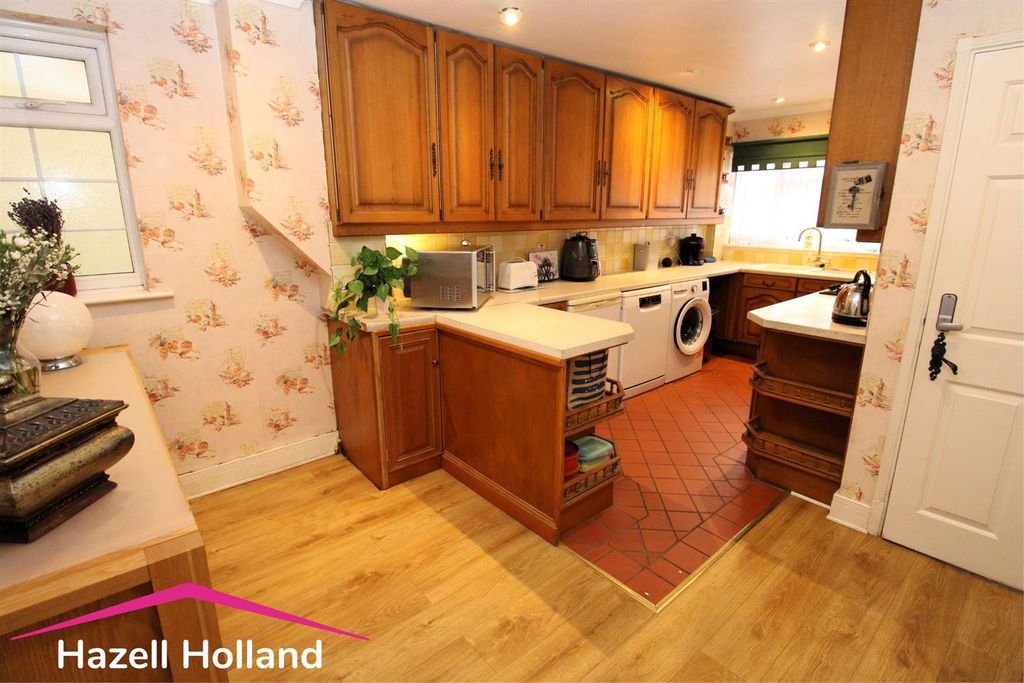 Property photo 2 of 24 Untitled Design (83).Jpg