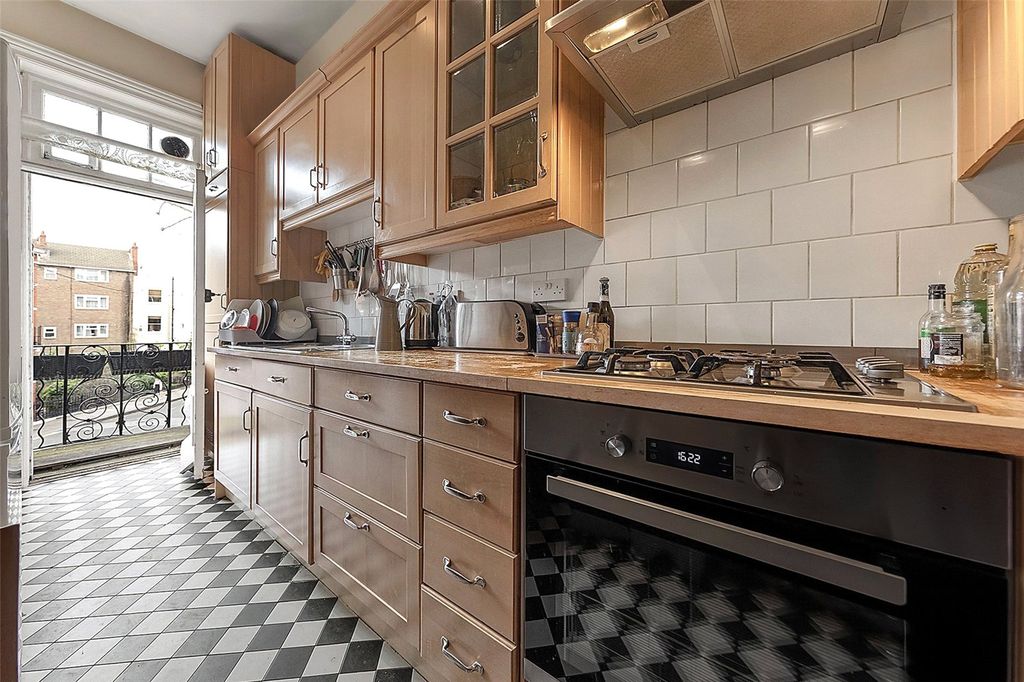 Property photo 2 of 8