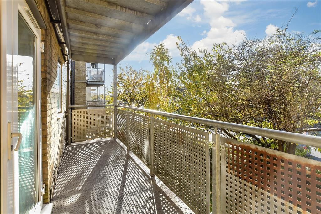 Property photo 3 of 10 Balcony / Terrace