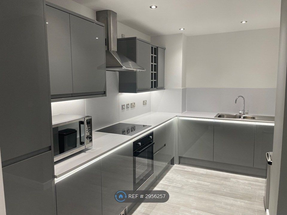 Property photo 2 of 10 Kitchen