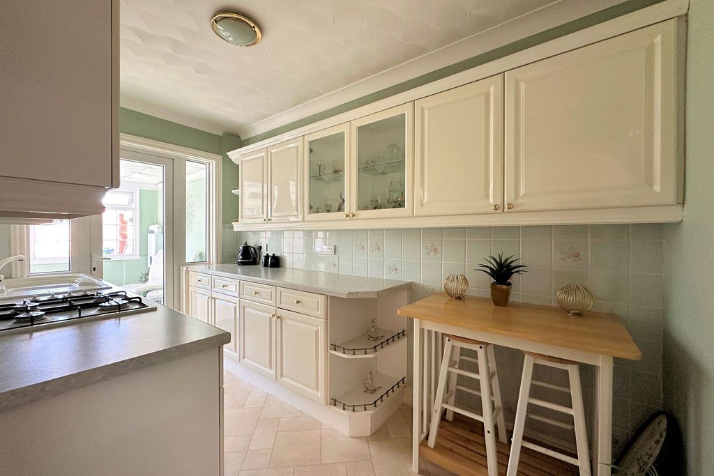Property photo 2 of 18 Kitchen