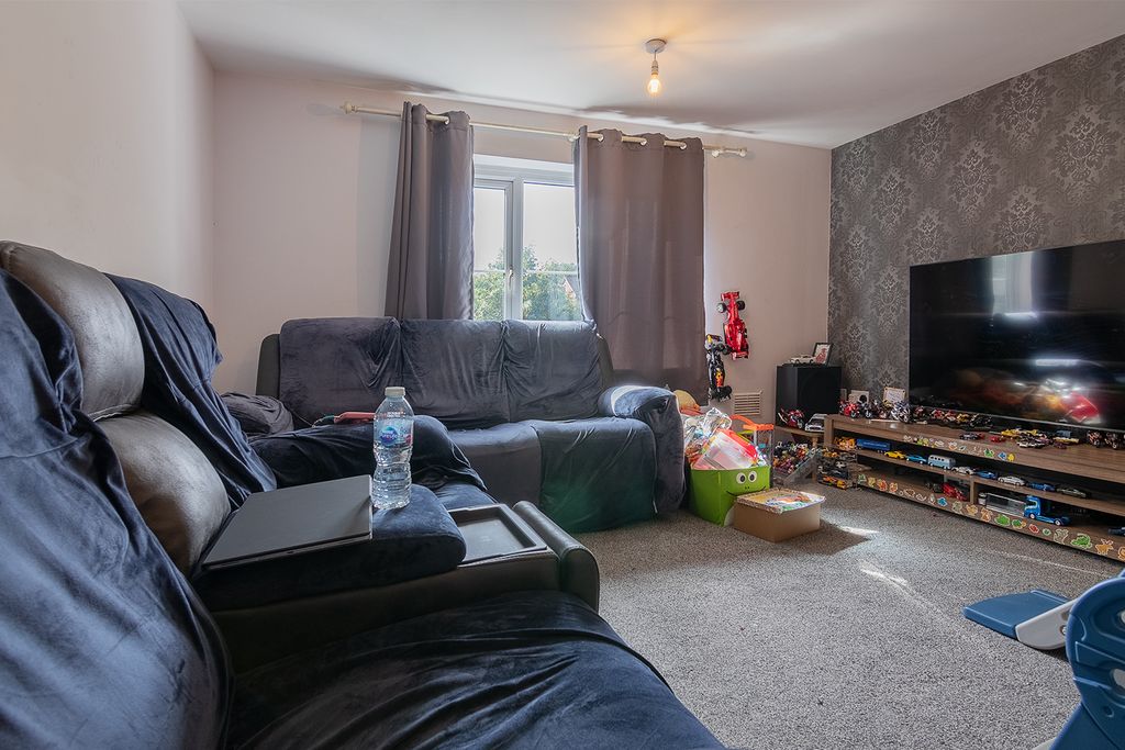 Property photo 3 of 18
