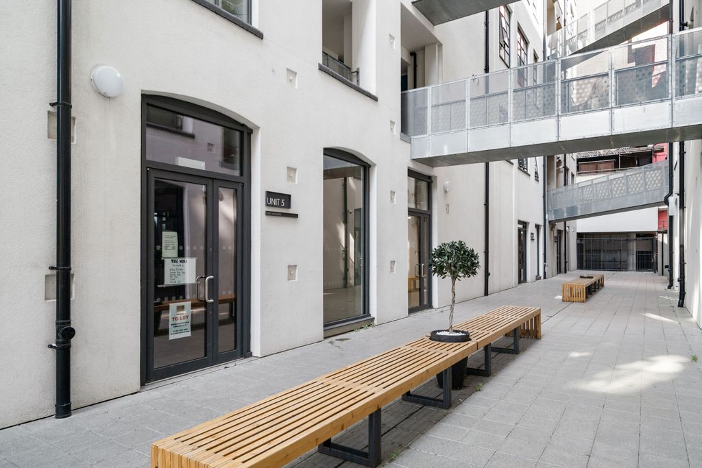Property photo 1 of 5 Chatham Place, Hackney E9