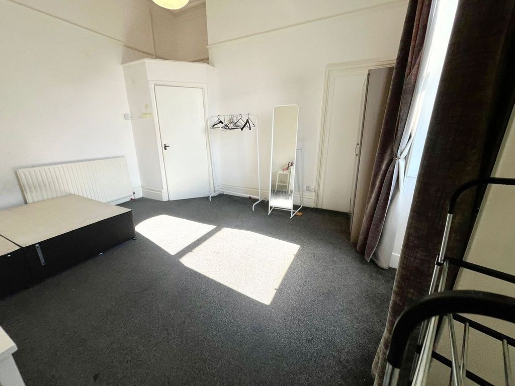 Property photo 3 of 4 Bedroom