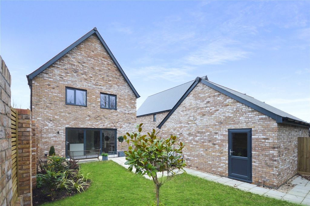 Property photo 3 of 9 Garden