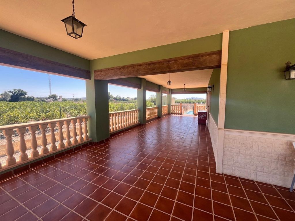Property photo 2 of 31
