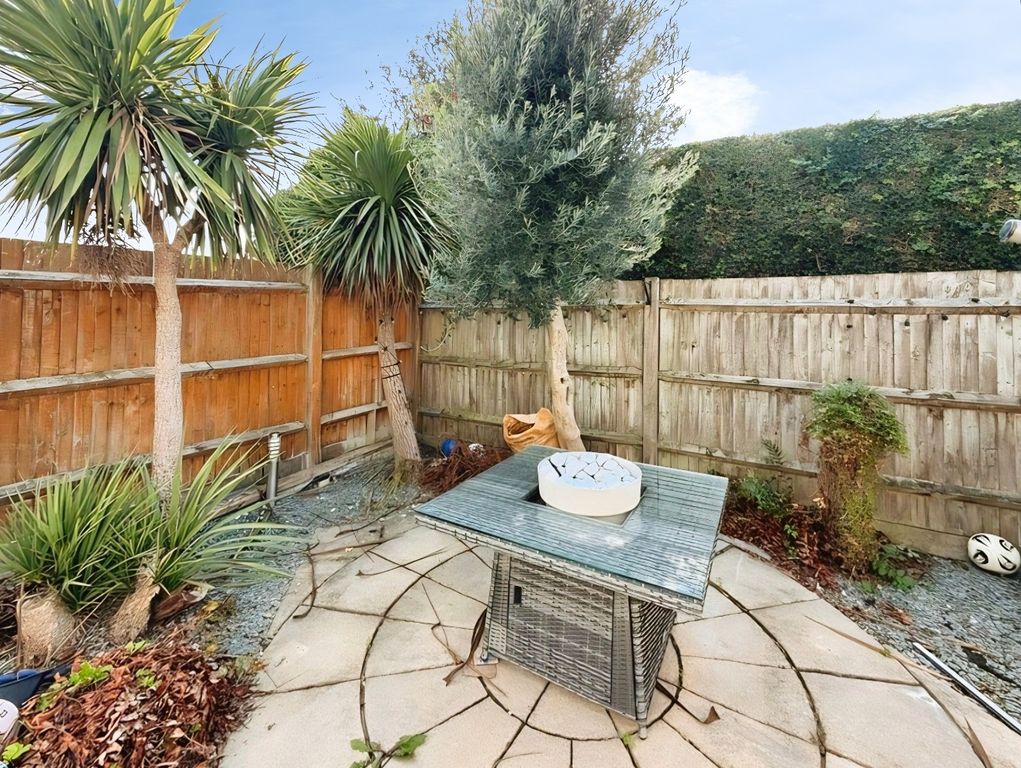 Property photo 2 of 10 Spacucious Garden