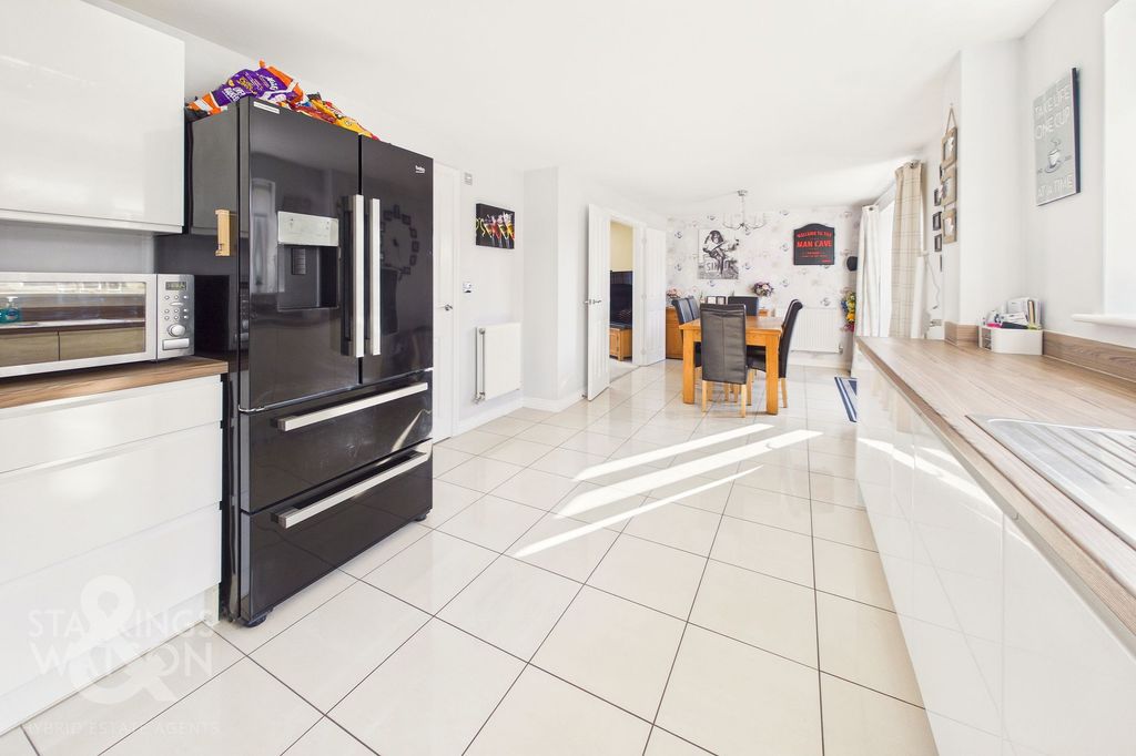 Property photo 2 of 30