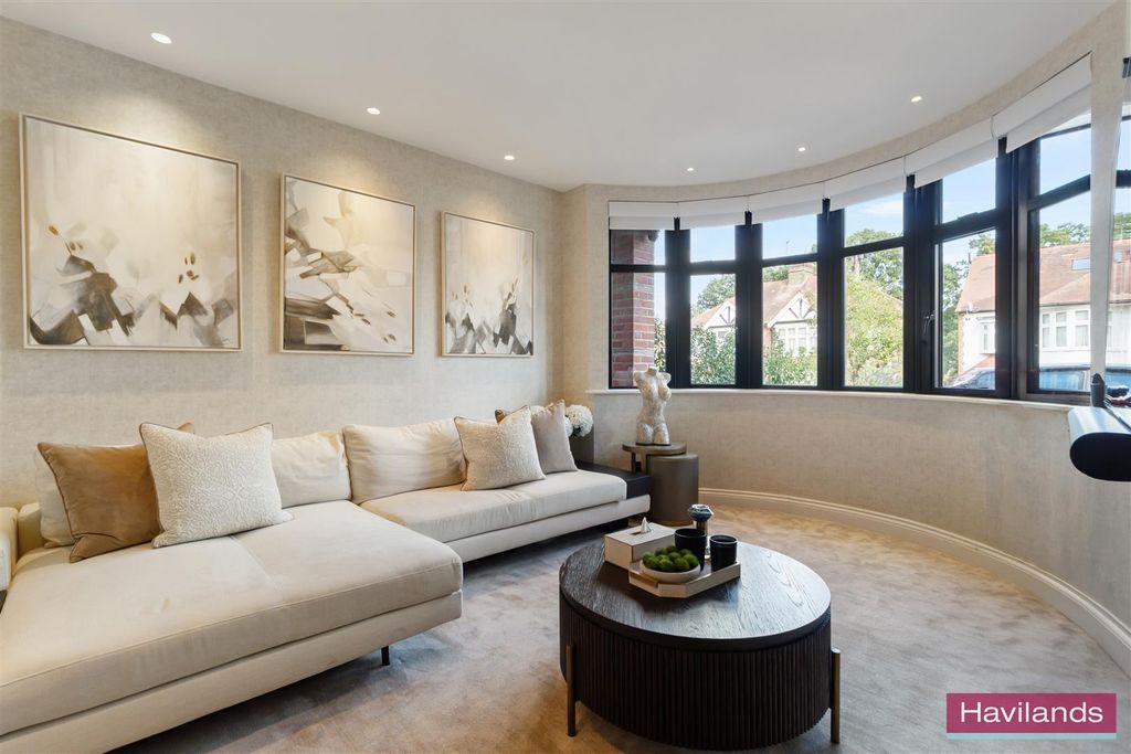 Property photo 3 of 28 52 Cheyne Walk, London N21 1De-With Watermark-09.J