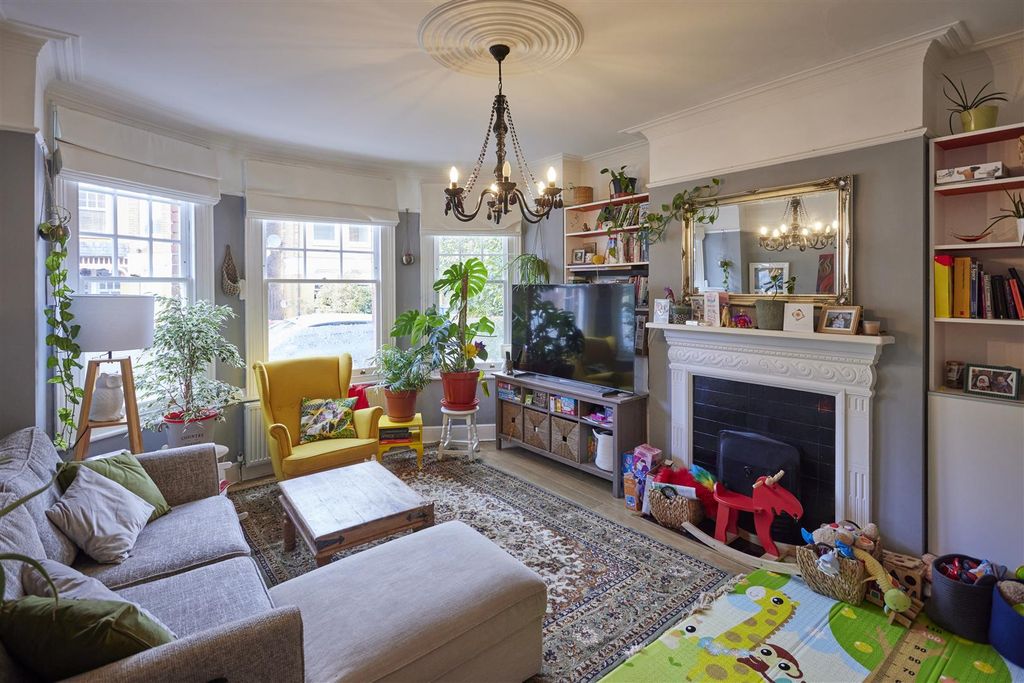 Property photo 2 of 10 04-Living Room.Jpg