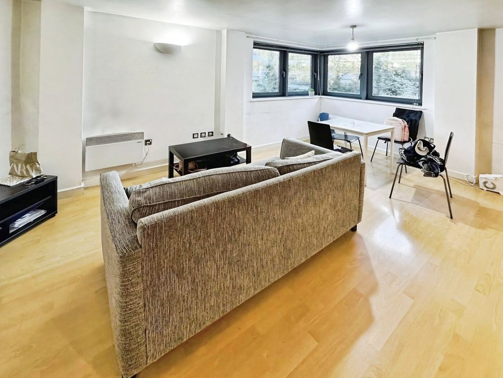 Property photo 2 of 6 Picture No. 14