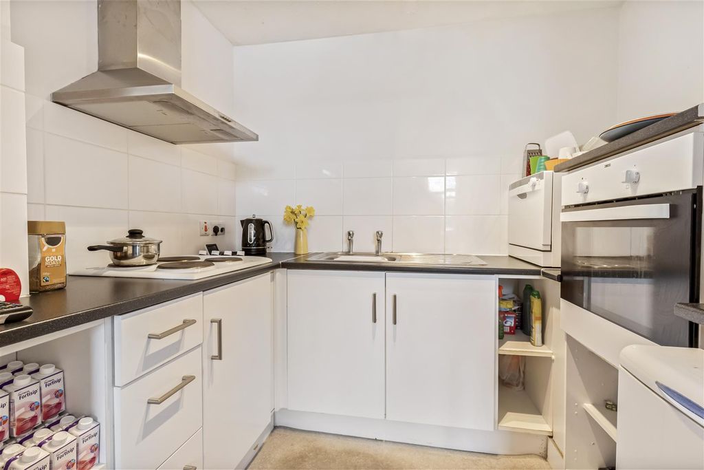 Property photo 3 of 14 84 Belmaine Court-001.Jpg