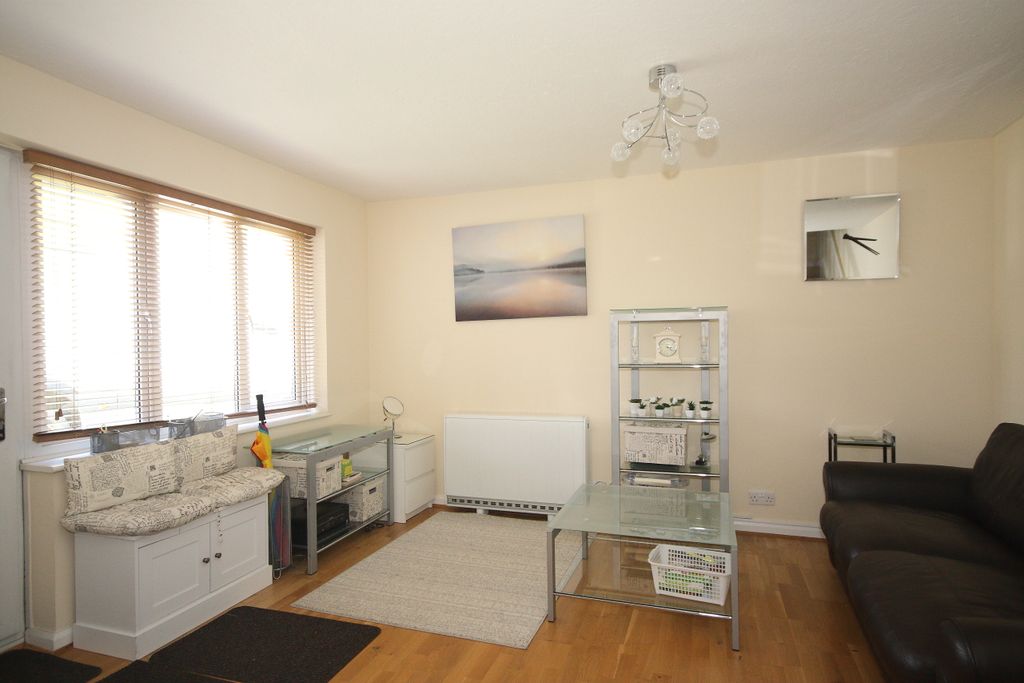 Property photo 2 of 5 Living Room