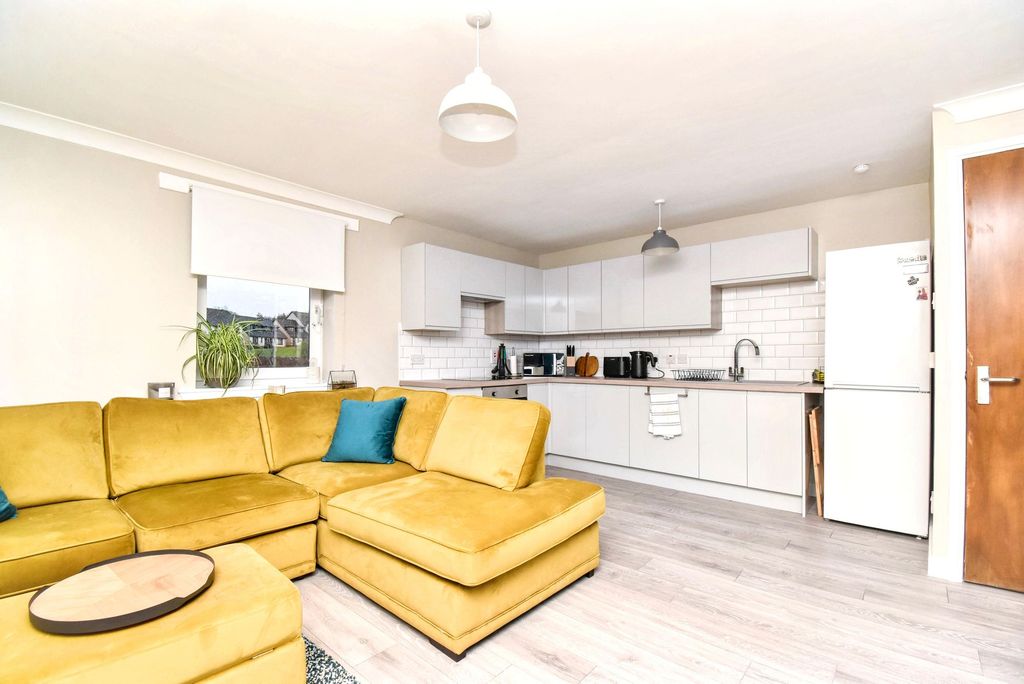 Property photo 3 of 12 Lounge/Kitchen/Diner Angle 2